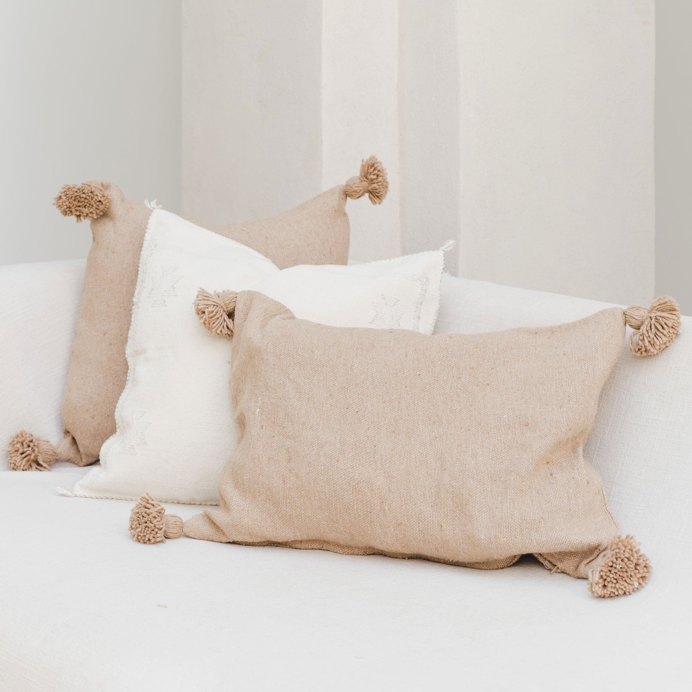 White pom hot sale pom cushions